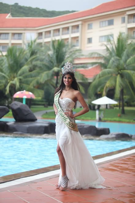 miss earth 2010 winner nicole faria india