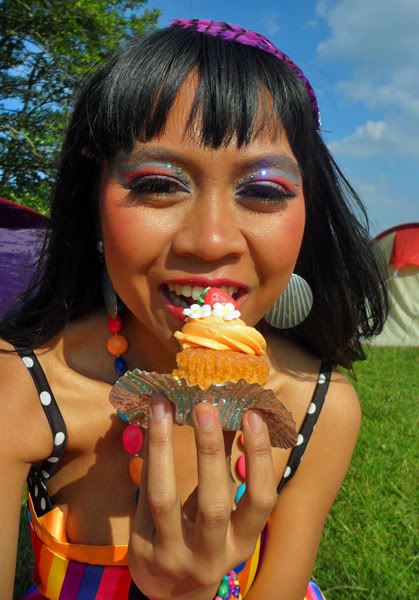 Sharliza eating cupcake