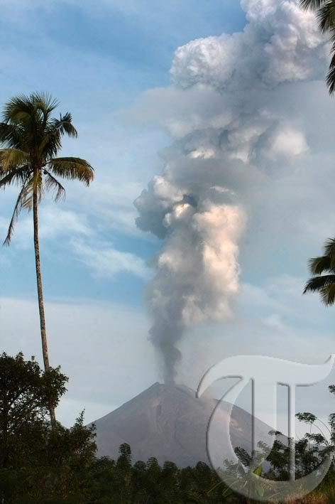 20110814rizky_adriansyah_letusan_gunung_soputan_06UPLOADTRIBUNMANDO.jpg